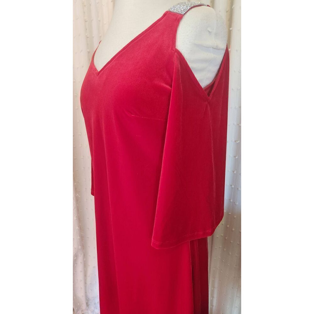 D32 MSK velvety red cocktail dress, cold shoulder Cut Out rhinestone accents NWT